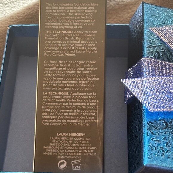 Colors below LAURA MERCIER REAL FLAWLESS WEIGHTLESS PERFECTING FOUNDATION - Picture 5 of 12